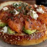 bagel sain au saumon fumé et avocat - featured image